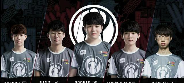 现代足球中 现代足球中